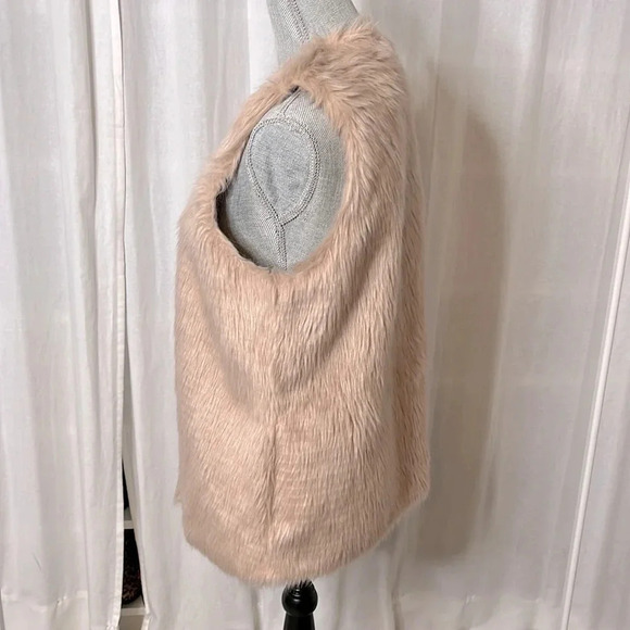 KENAR Pale Pink Faux Fur Vest with Pockets Fully Lined, Size L - Picture 5 of 9